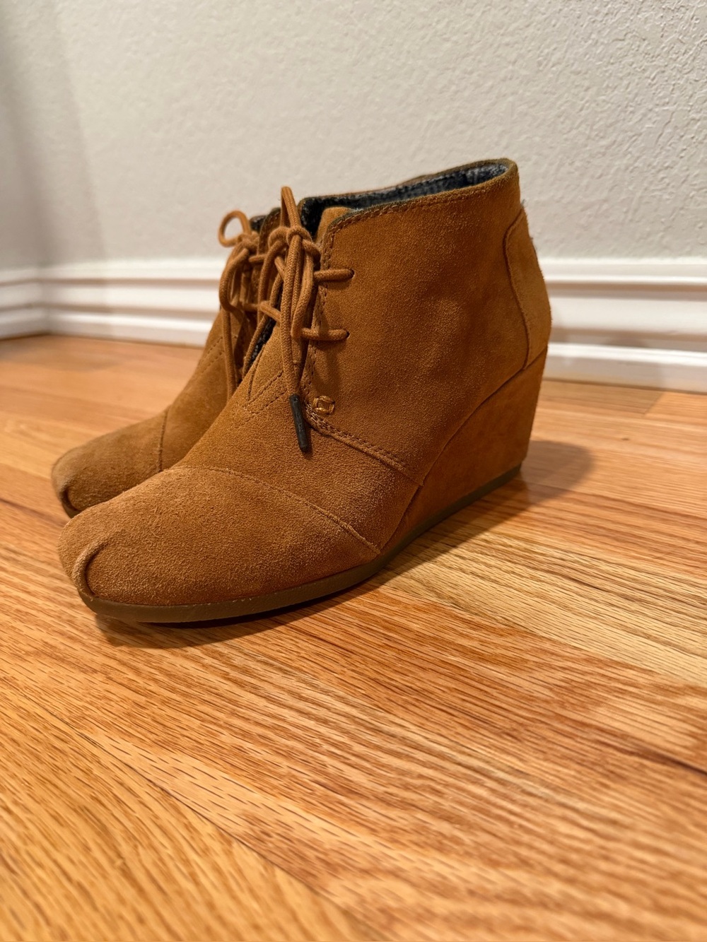 TOMS Cognac Brown Suede Lace Up Wedge Ankle Booties Size 7.5